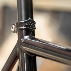 All-city Big Block Komplettrad - Black/Grey -Fahrradausrüstung 20201122 ACT BigBlock StPaul VanityPhotos 568206 017 CropumzG048DOUib3