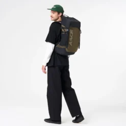 AEVOR Explore Pack Rucksack - Proof Olive Gold -Fahrradausrüstung AVR FLH 001 20093 AEVOR Explore Pack Proof Olive Gold 51 scaled