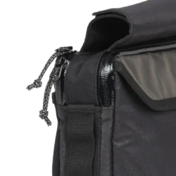 AEVOR Frame Bag Large - Proof Black 13 AEVOR Frame Bag Large - Proof Black -Fahrradausrüstung AVR FML 001 80001 AEVOR Frame Bag Large Proof Black 04 scaled